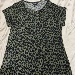 Business casual shirt size M